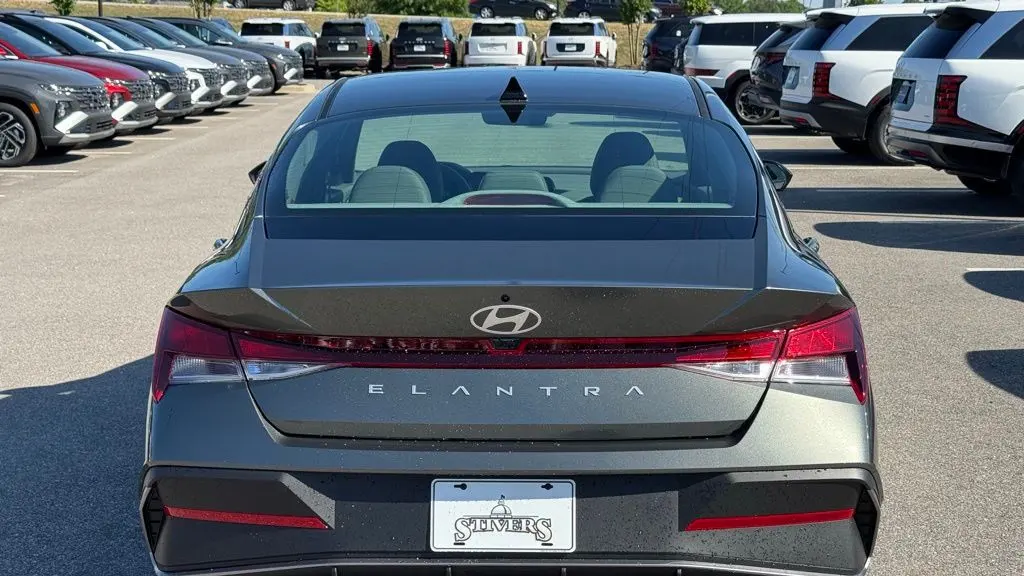 2026 Hyundai ELANTRA SE