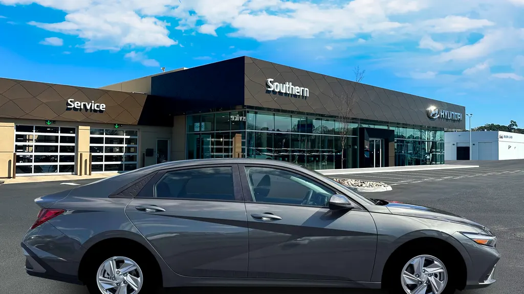 2026 Hyundai ELANTRA SE