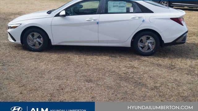 2026 Hyundai ELANTRA SE