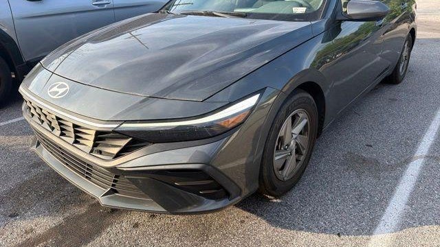 2024 Hyundai ELANTRA SE