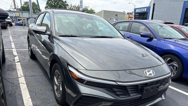 2024 Hyundai ELANTRA SE