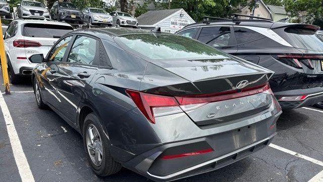 2024 Hyundai ELANTRA SE
