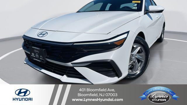 2024 Hyundai ELANTRA SE