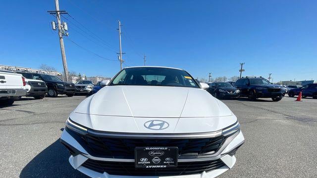 2024 Hyundai ELANTRA SE