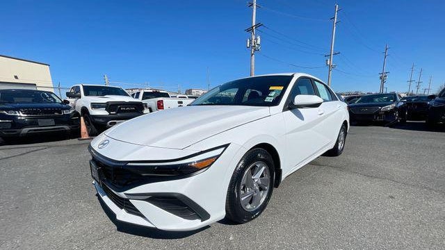 2024 Hyundai ELANTRA SE