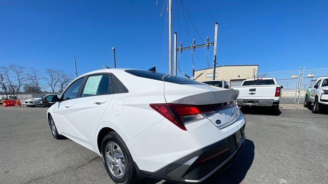 2024 Hyundai ELANTRA SE