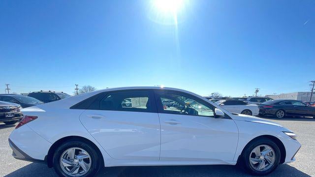 2024 Hyundai ELANTRA SE