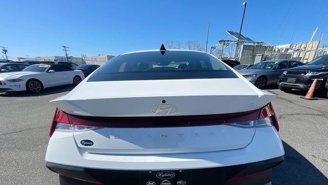 2024 Hyundai ELANTRA SE