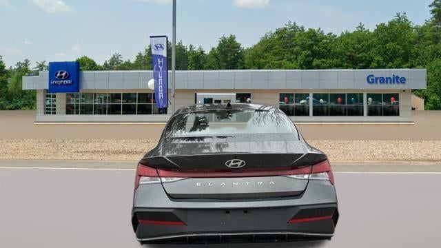 2024 Hyundai ELANTRA SE