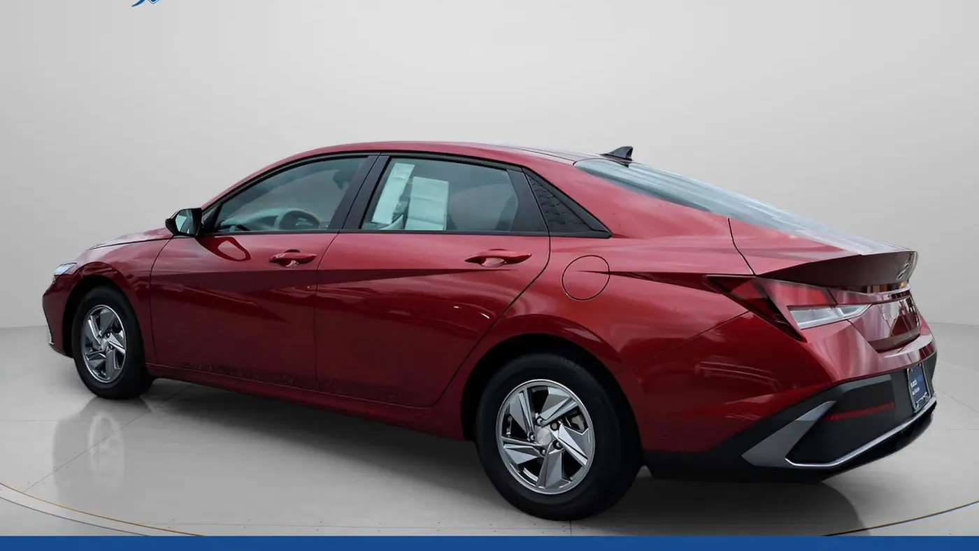2024 Hyundai ELANTRA SE