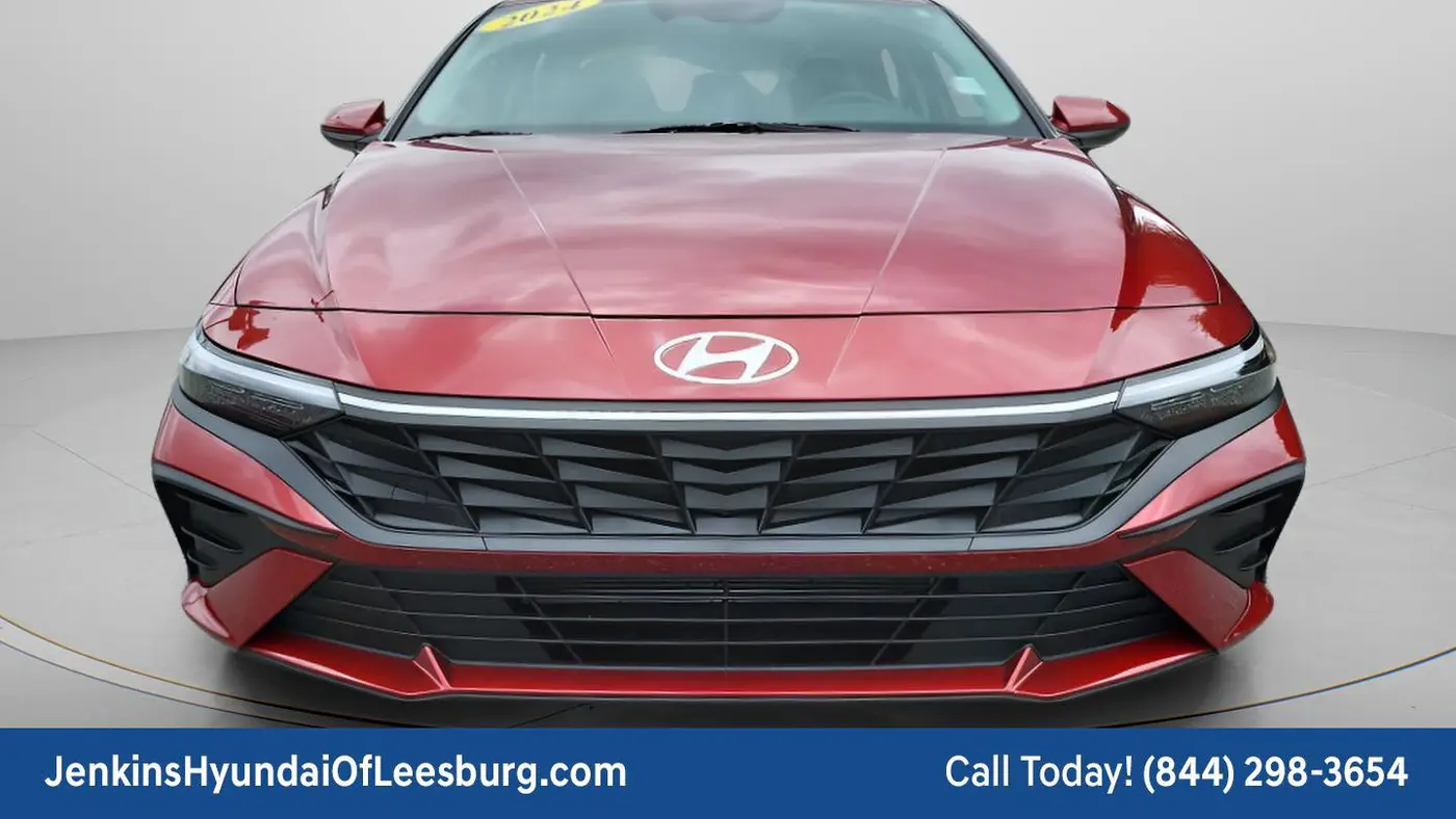 2024 Hyundai ELANTRA SE