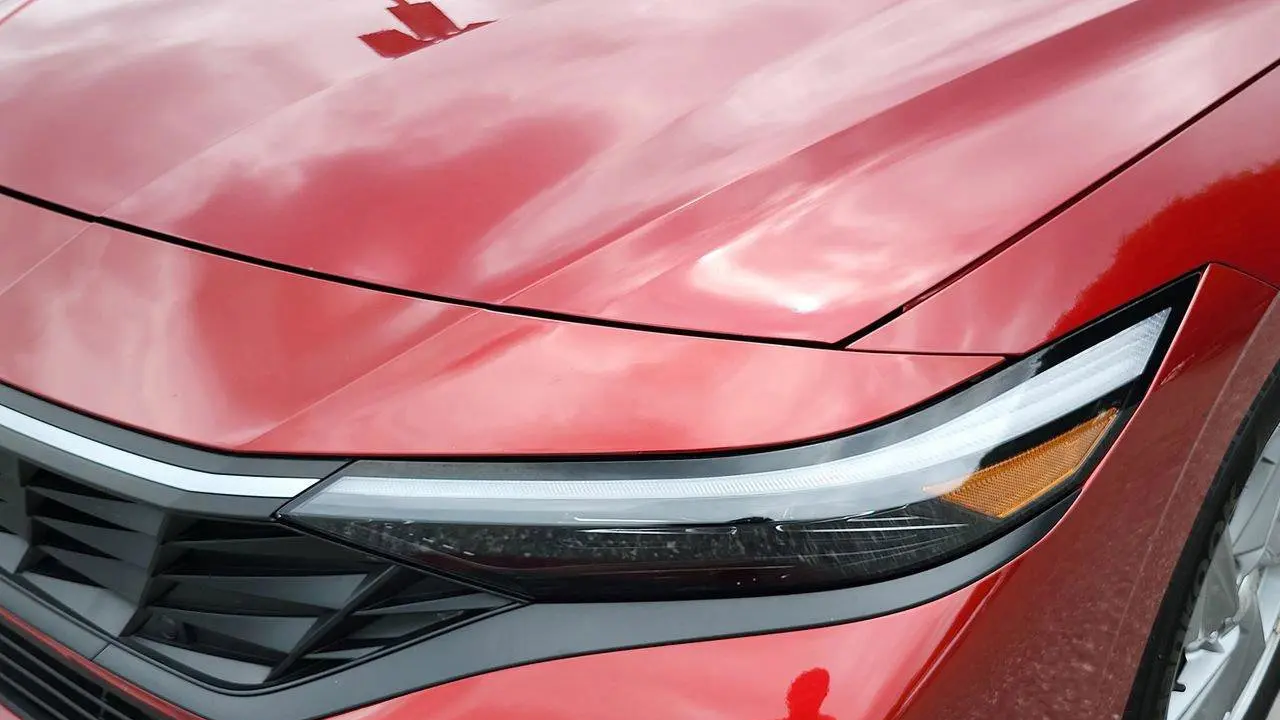 2024 Hyundai ELANTRA SE