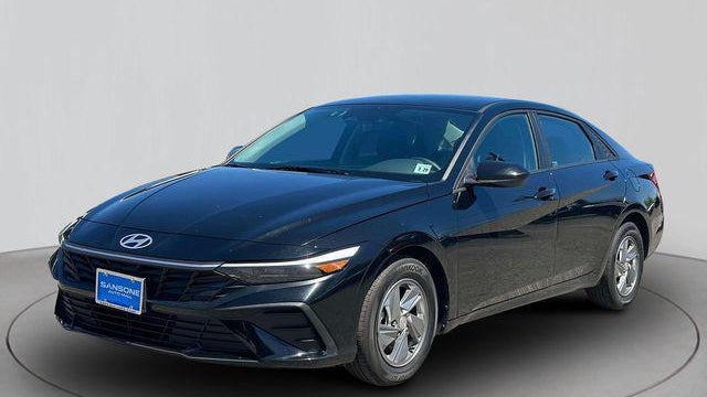 2024 Hyundai ELANTRA SE