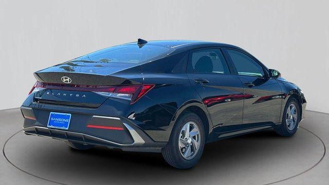 2024 Hyundai ELANTRA SE