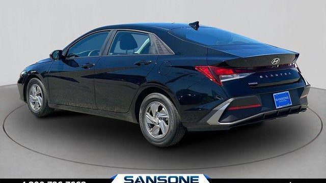 2024 Hyundai ELANTRA SE