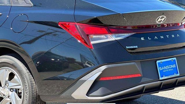 2024 Hyundai ELANTRA SE
