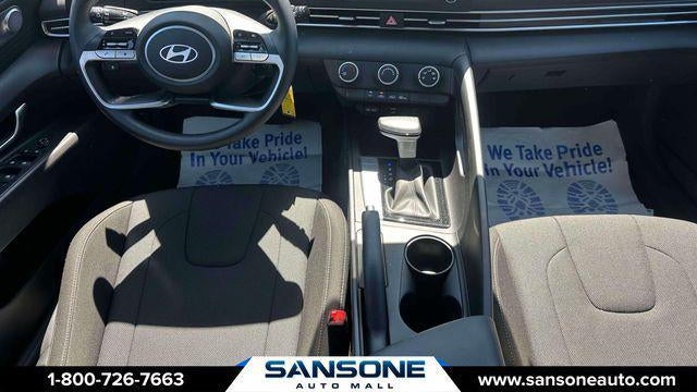 2024 Hyundai ELANTRA SE