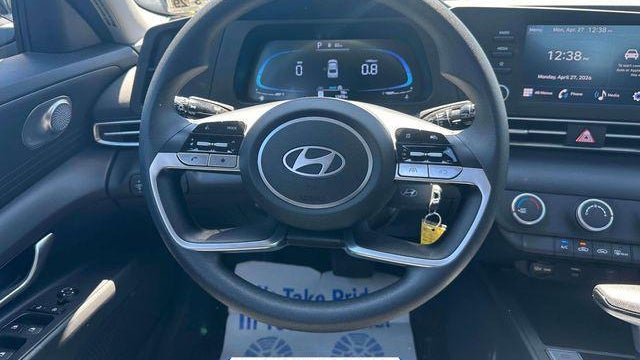 2024 Hyundai ELANTRA SE