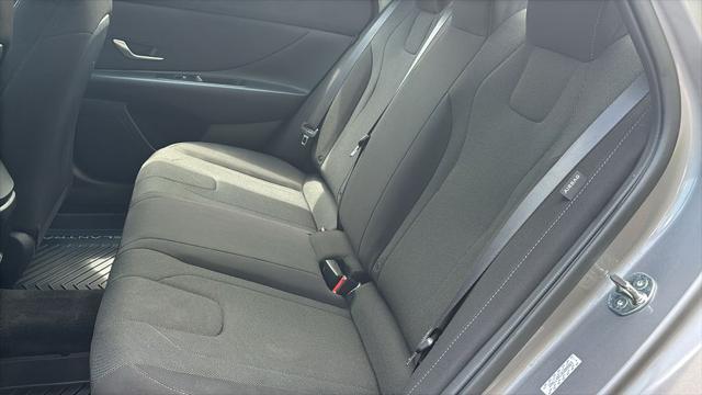 2024 Hyundai ELANTRA SE