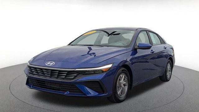 2024 Hyundai ELANTRA SE