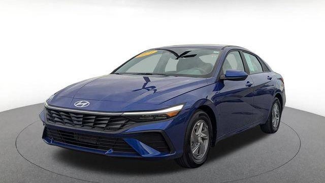 2024 Hyundai ELANTRA SE