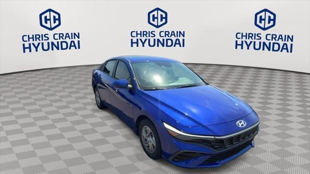 2024 Hyundai ELANTRA SE