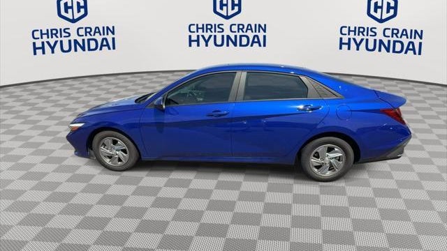 2024 Hyundai ELANTRA SE