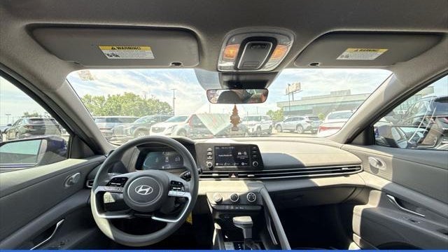 2024 Hyundai ELANTRA SE