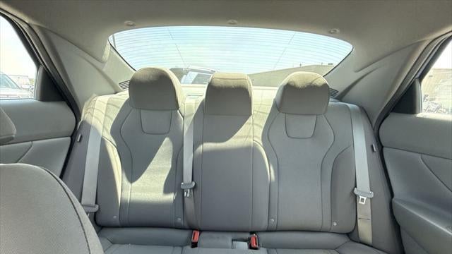 2024 Hyundai ELANTRA SE