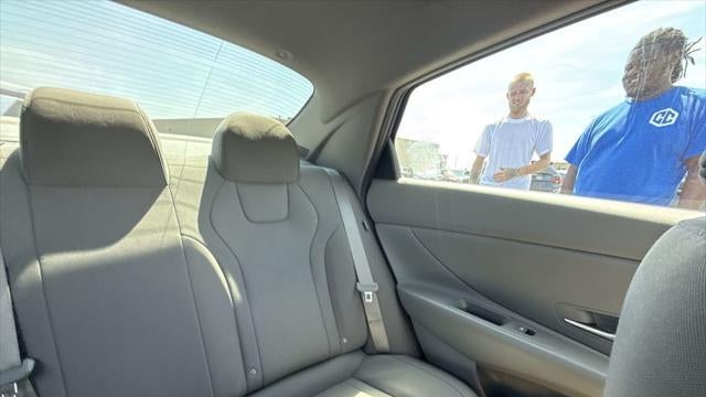 2024 Hyundai ELANTRA SE