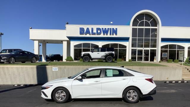 2025 Hyundai ELANTRA SE