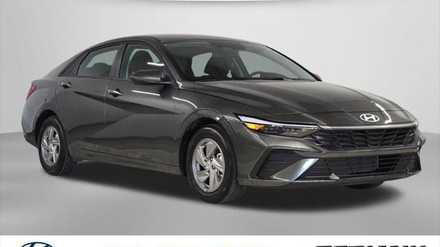 2025 Hyundai ELANTRA SE