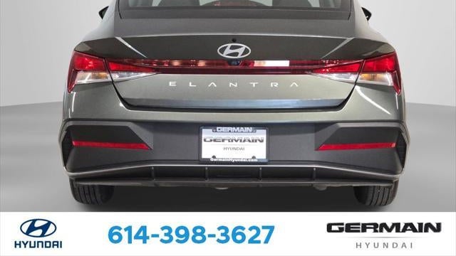 2025 Hyundai ELANTRA SE