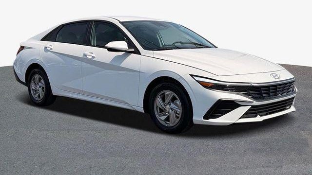 2026 Hyundai ELANTRA SE