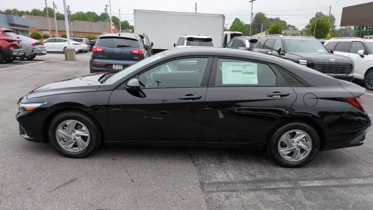 2026 Hyundai ELANTRA SE