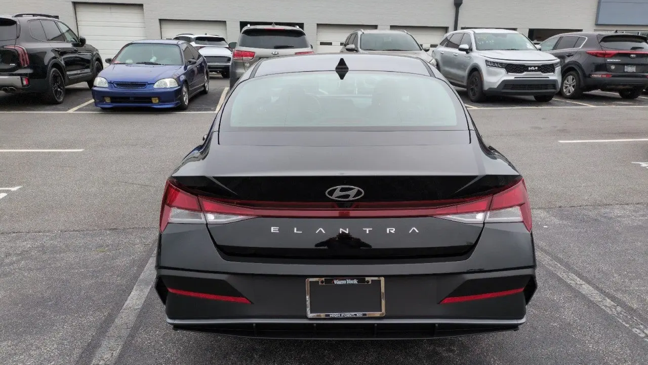 2026 Hyundai ELANTRA SE