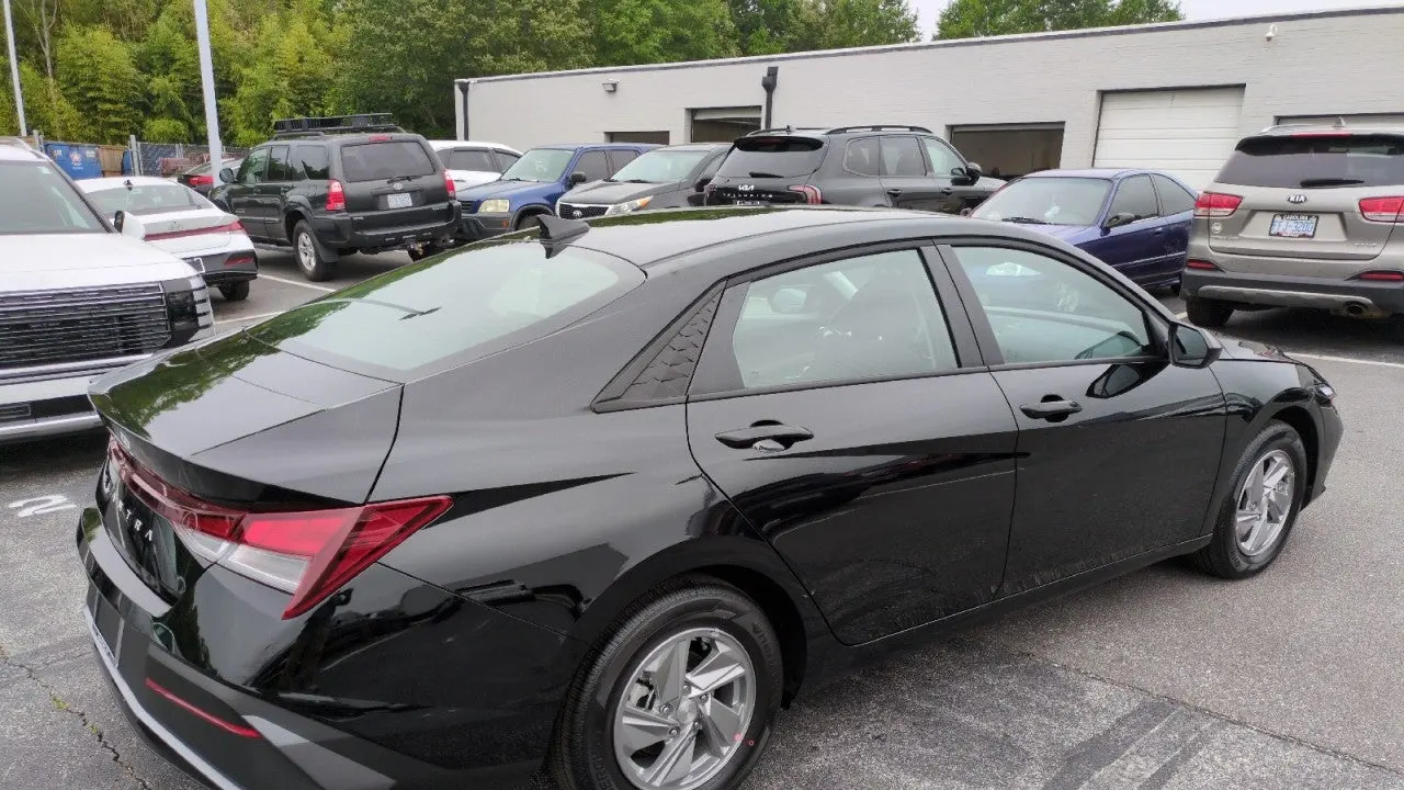 2026 Hyundai ELANTRA SE