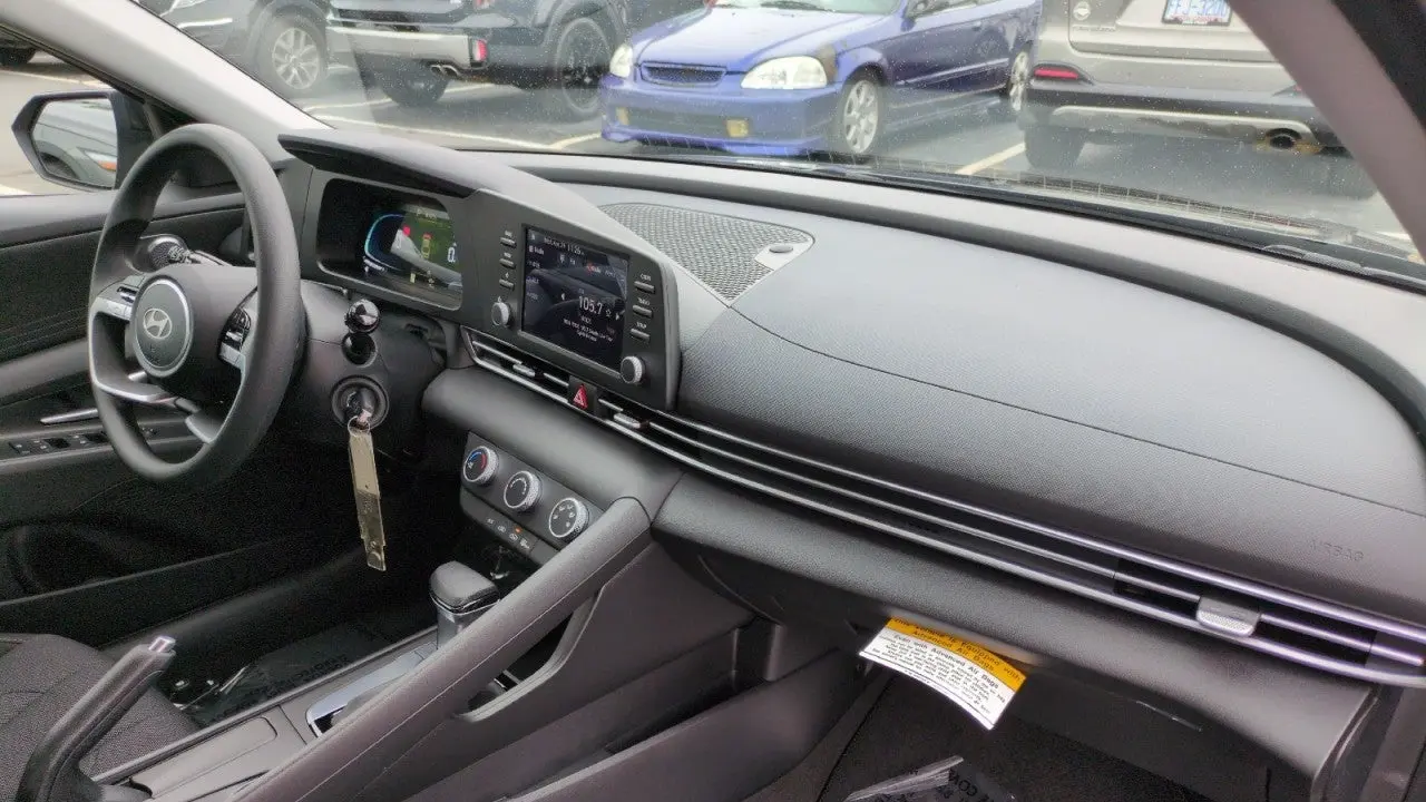 2026 Hyundai ELANTRA SE