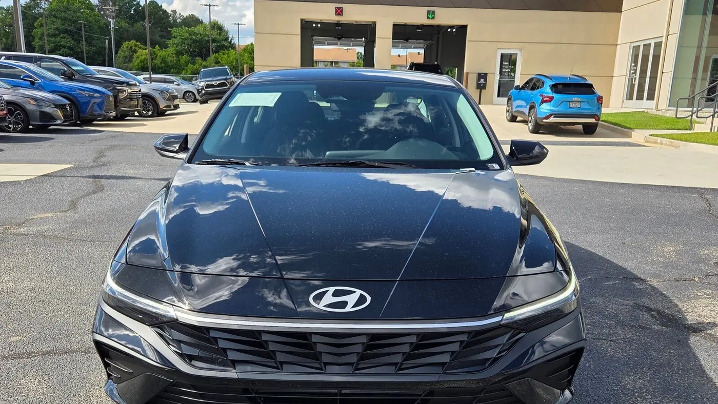 2026 Hyundai ELANTRA SE