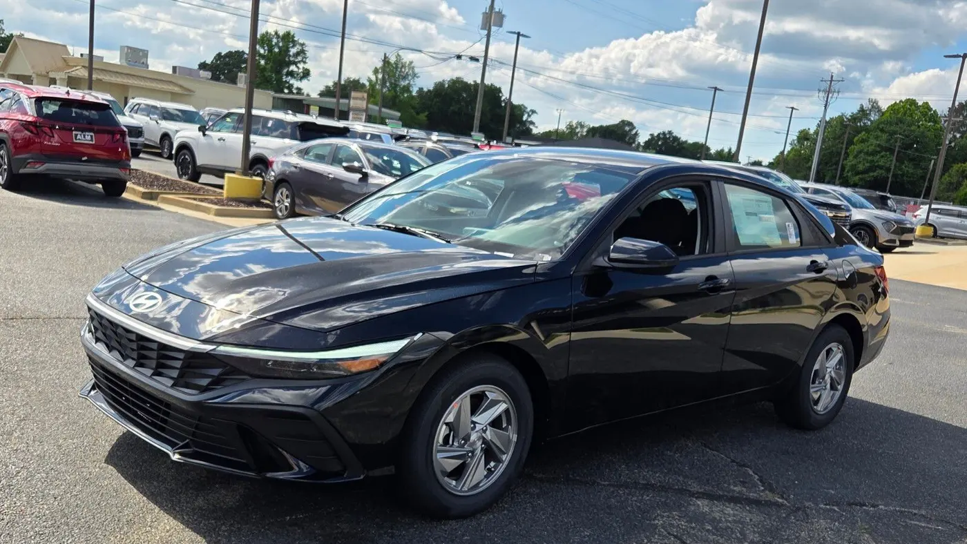 2026 Hyundai ELANTRA SE