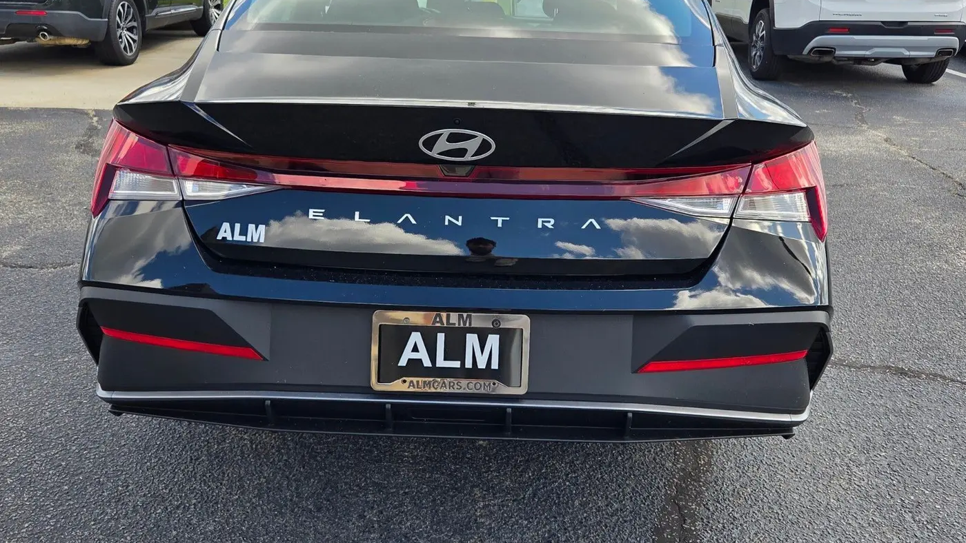 2026 Hyundai ELANTRA SE