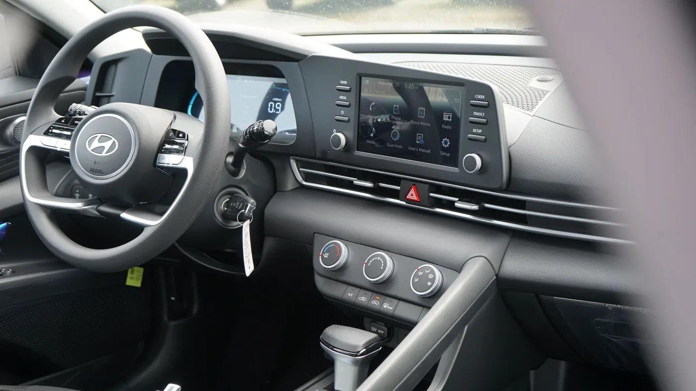 2026 Hyundai ELANTRA SE