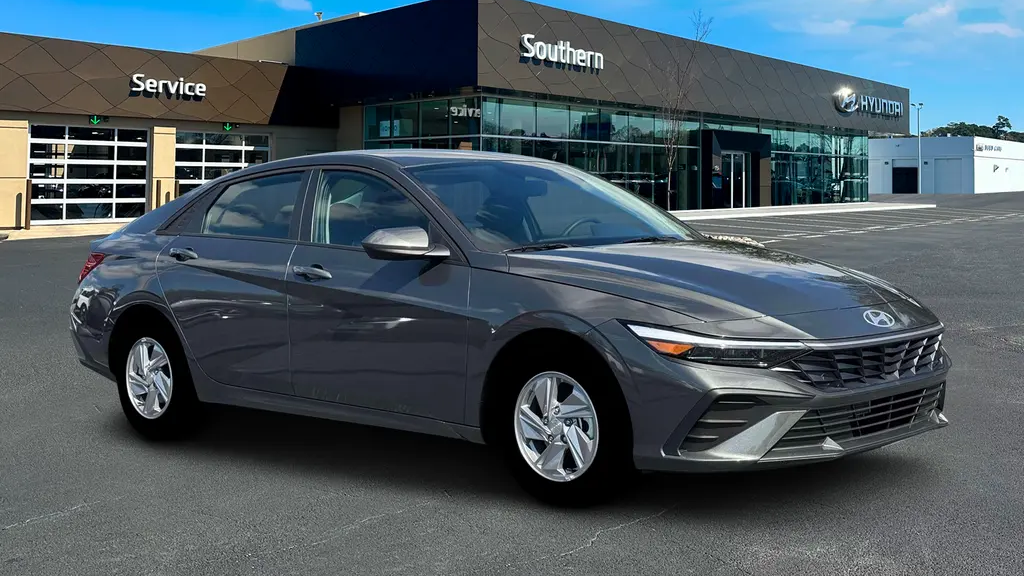 2026 Hyundai ELANTRA SE