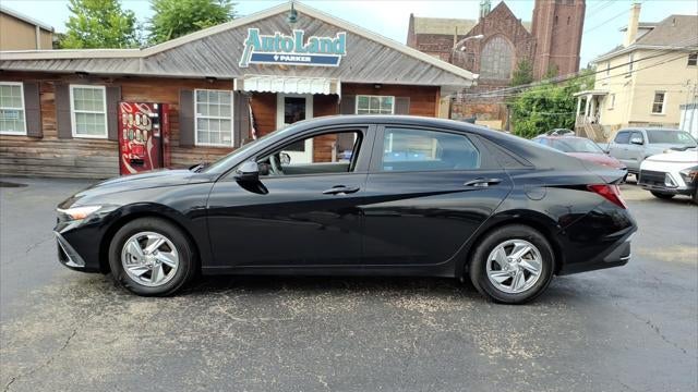2024 Hyundai ELANTRA SE