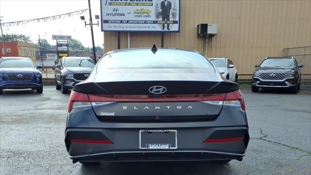 2024 Hyundai ELANTRA SE
