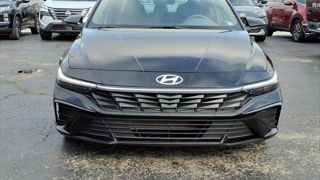 2024 Hyundai ELANTRA SE