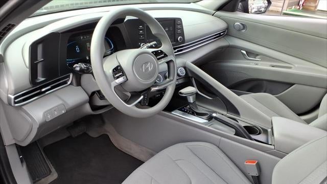 2024 Hyundai ELANTRA SE