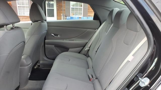 2024 Hyundai ELANTRA SE
