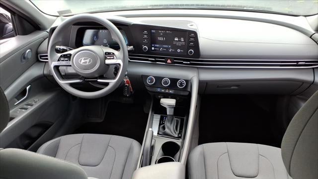 2024 Hyundai ELANTRA SE