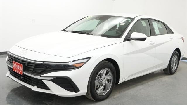 2024 Hyundai ELANTRA SE